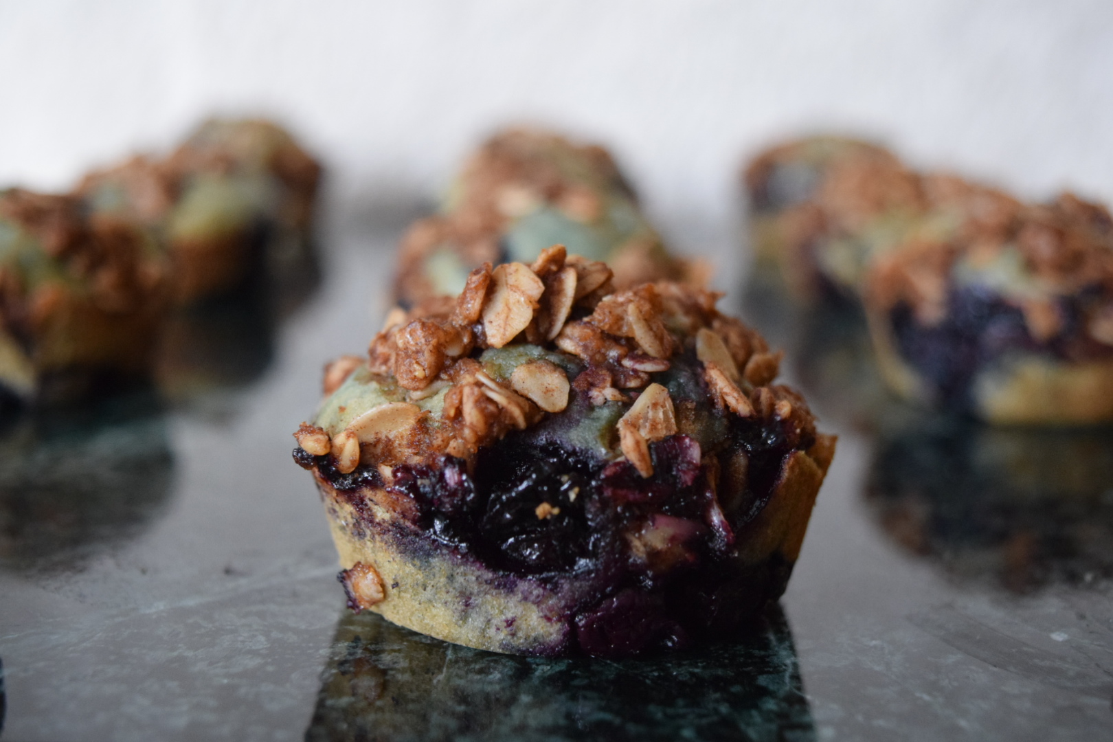 You are currently viewing Bursting Blueberry Streusel Muffins