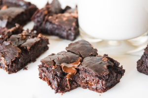 Read more about the article Fudgy Black Bean Brownies