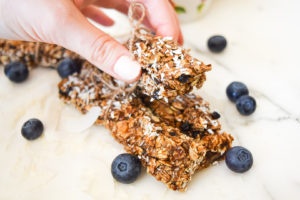 Read more about the article Coconut Blueberry Granola Bars